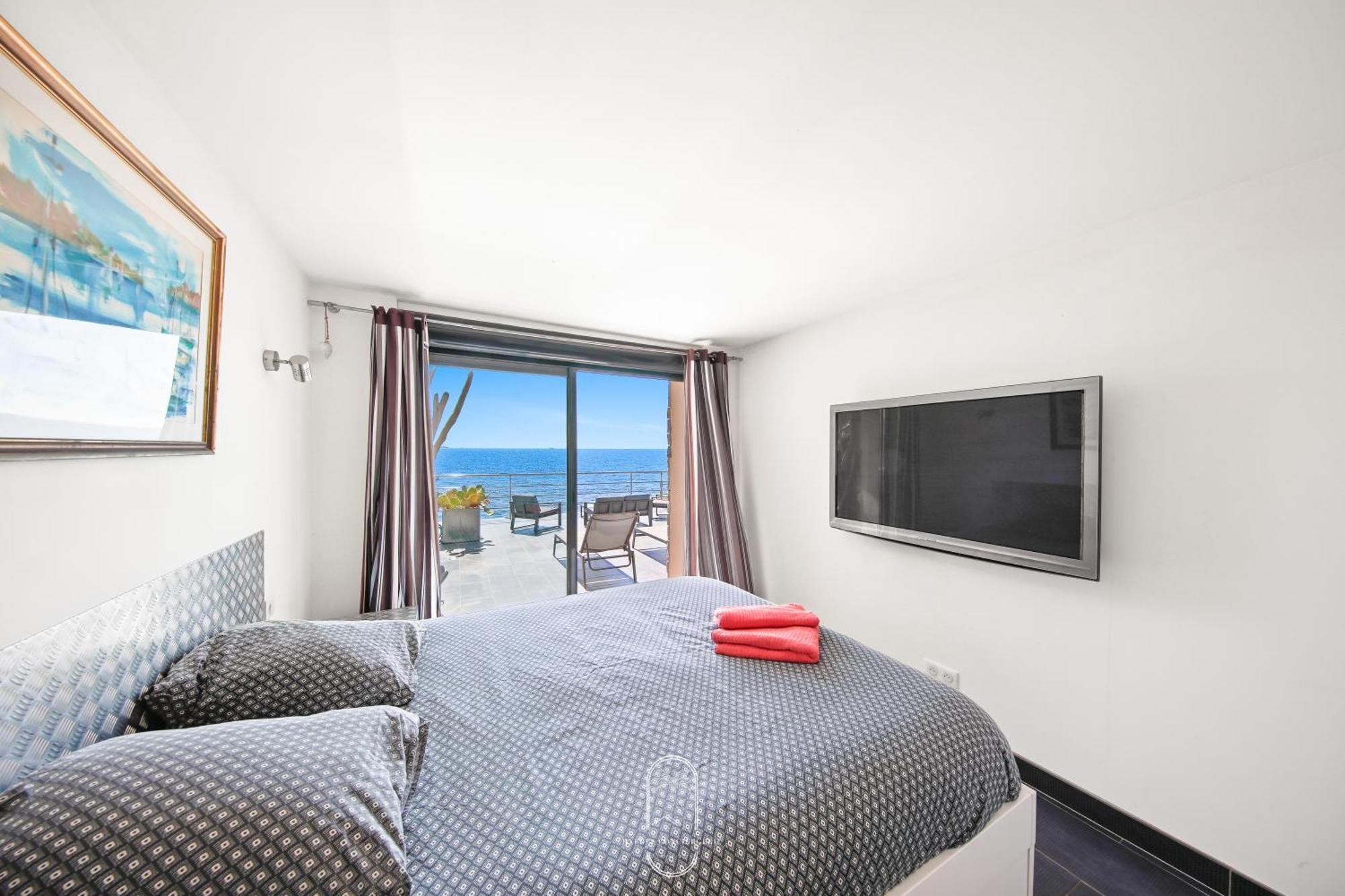 Maison Sur L'Eau-Hyeres-Almanarre-Parkings Clim Wifi By Hc 外观 照片